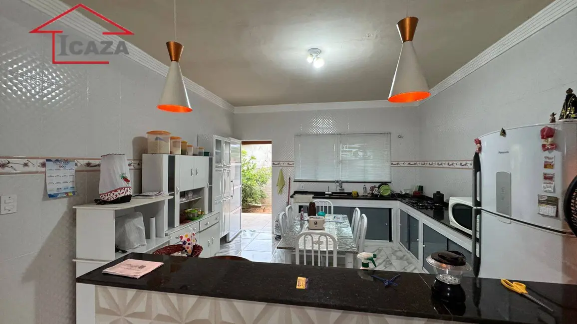 Foto 4 de Casa com 2 quartos à venda, 360m2 em Araruama - RJ