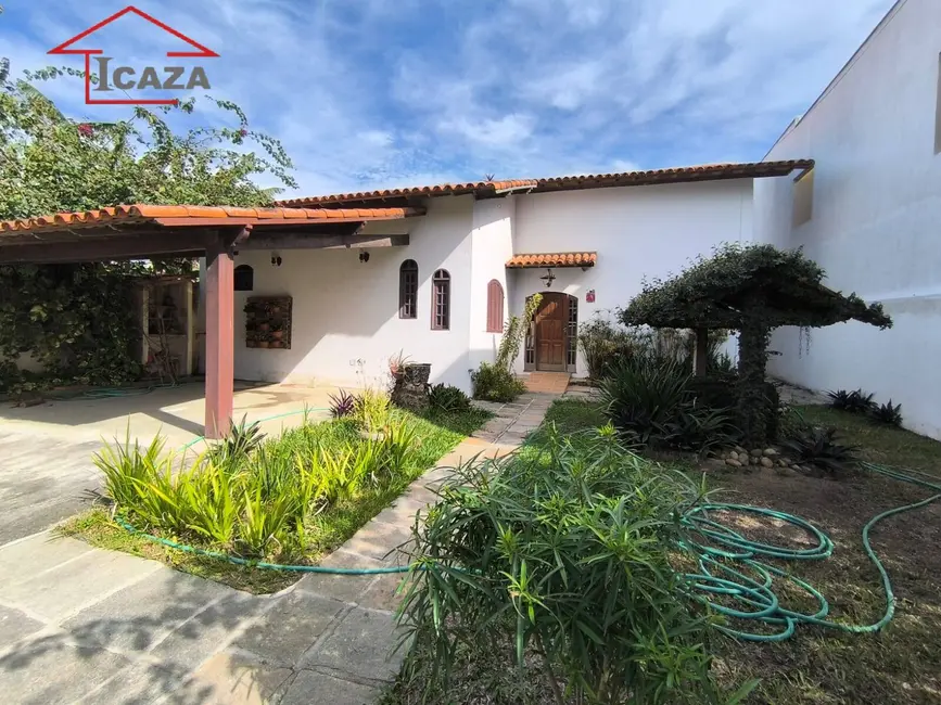 Foto 2 de Casa com 6 quartos à venda, 630m2 em Araruama - RJ