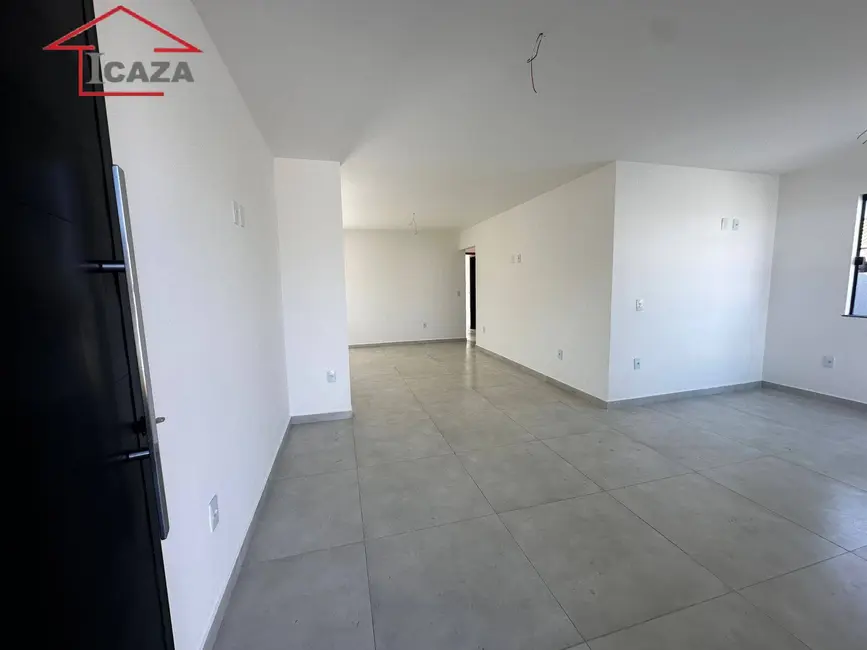 Foto 2 de Casa com 2 quartos à venda, 360m2 em Araruama - RJ
