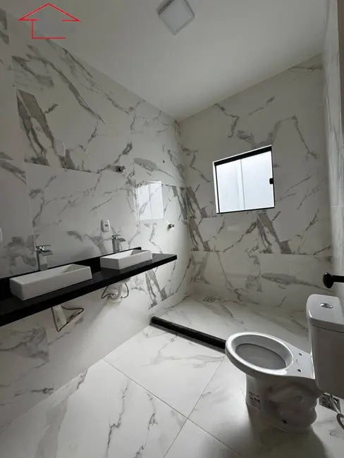 Foto 5 de Casa com 2 quartos à venda, 102m2 em Araruama - RJ