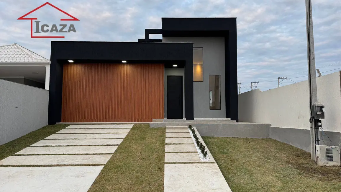 Foto 1 de Casa com 2 quartos à venda, 102m2 em Araruama - RJ
