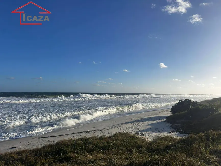 Foto 1 de Terreno / Lote à venda, 594m2 em Araruama - RJ