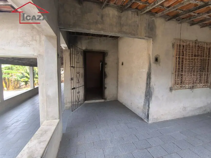 Foto 9 de Casa com 3 quartos à venda, 540m2 em Araruama - RJ