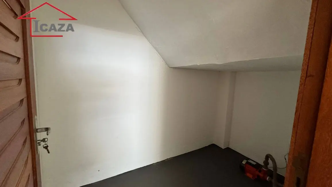 Sala Comercial à venda, 161m2 em Centro, Araruama - RJ - imagem 5 Foto 5 de Sala Comercial à venda, 161m2 em Centro, Araruama - RJ