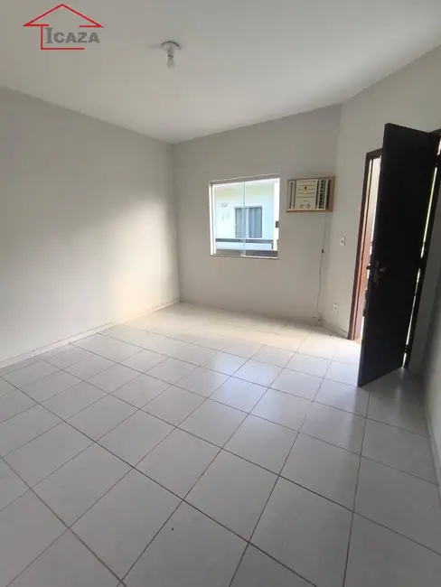 Foto 3 de Casa com 2 quartos à venda em Araruama - RJ