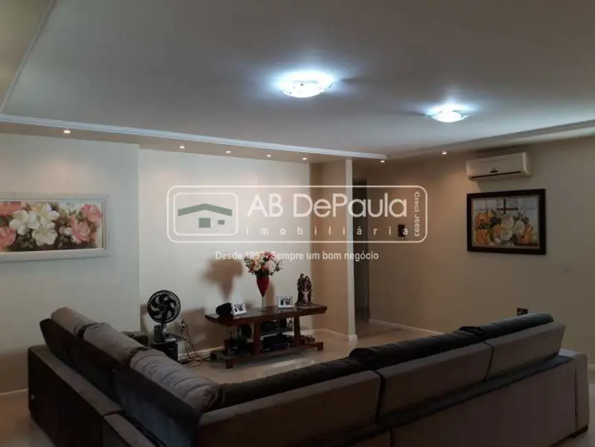 Foto 3 de Casa com 4 quartos à venda, 197m2 em Rio De Janeiro - RJ