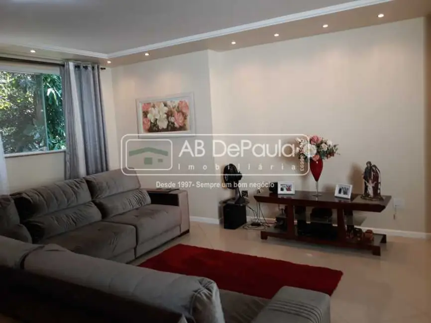 Foto 2 de Casa com 4 quartos à venda, 197m2 em Rio De Janeiro - RJ