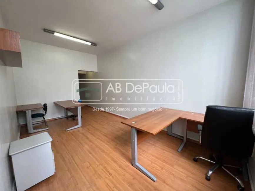 Sala Comercial à venda e para alugar, 30m2 em Rio De Janeiro - RJ - imagem 3 Foto 3 de Sala Comercial à venda e para alugar, 30m2 em Rio De Janeiro - RJ