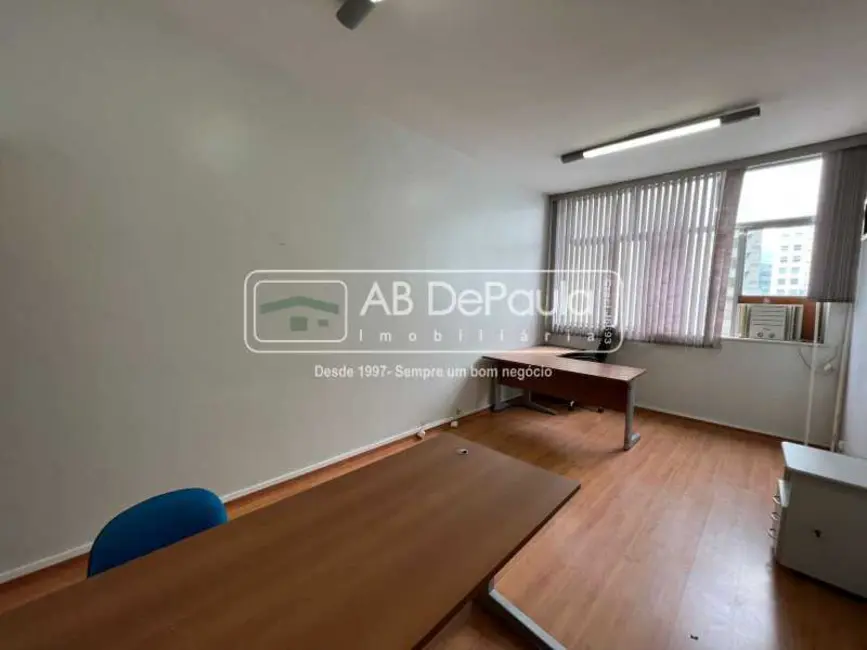 Sala Comercial à venda e para alugar, 30m2 em Rio De Janeiro - RJ - imagem 2 Foto 2 de Sala Comercial à venda e para alugar, 30m2 em Rio De Janeiro - RJ