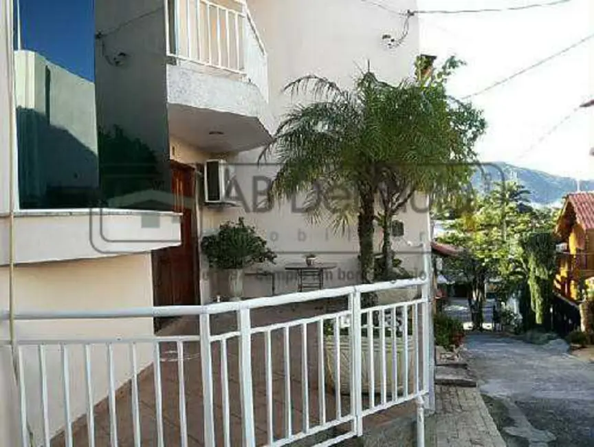 Foto 1 de Casa com 3 quartos à venda, 210m2 em Rio De Janeiro - RJ