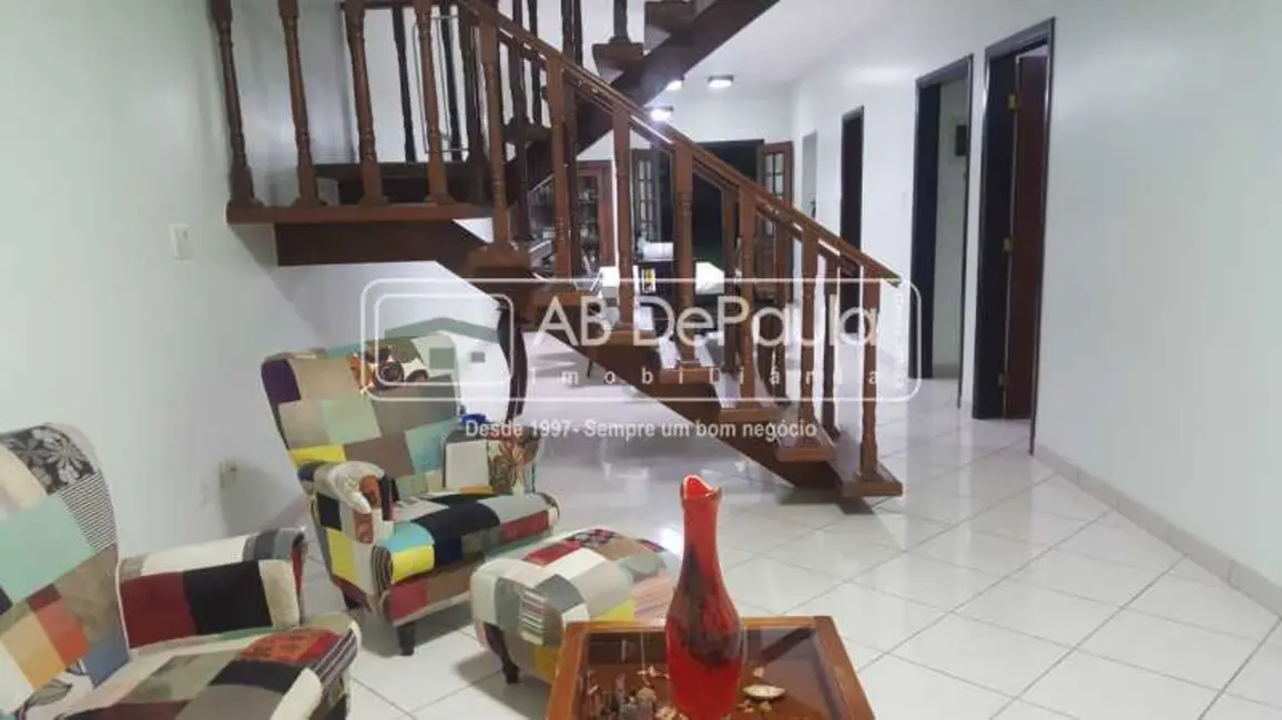 Casa com 3 quartos à venda, 286m2 em Rio De Janeiro - RJ - imagem 3 Foto 3 de Casa com 3 quartos à venda, 286m2 em Rio De Janeiro - RJ