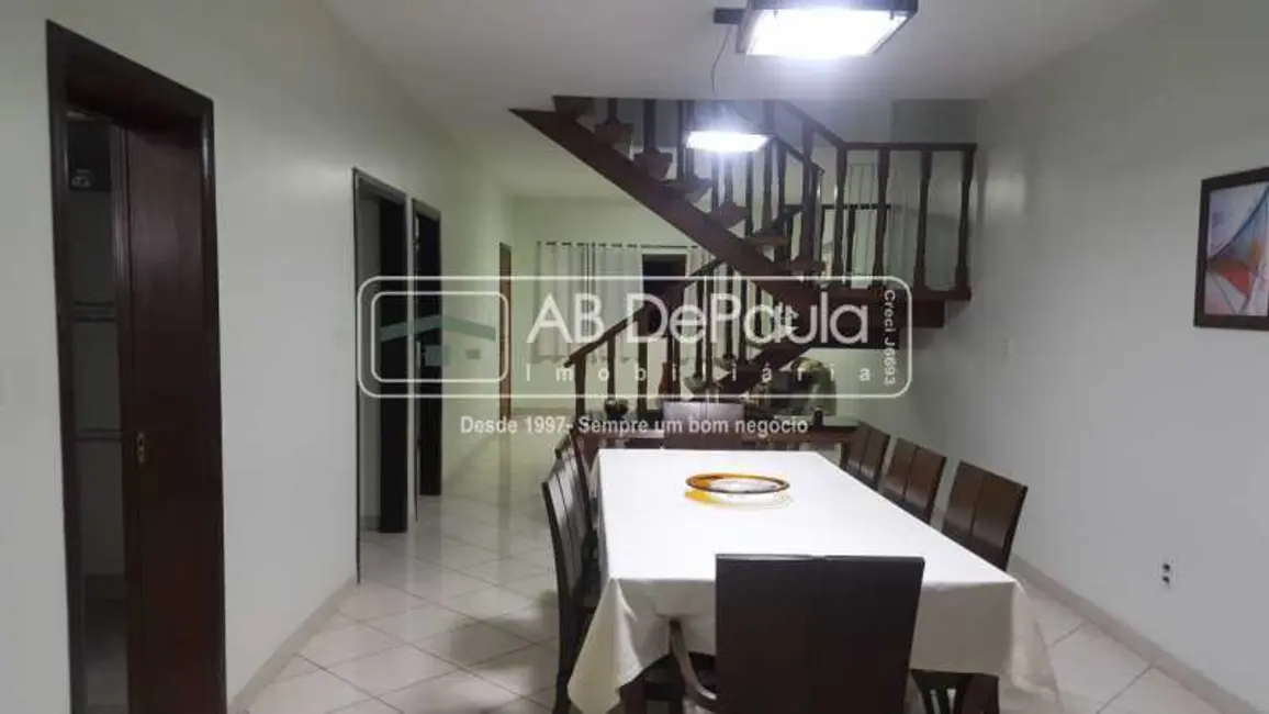 Casa com 3 quartos à venda, 286m2 em Rio De Janeiro - RJ - imagem 4 Foto 4 de Casa com 3 quartos à venda, 286m2 em Rio De Janeiro - RJ