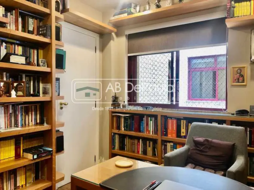 Apartamento com 4 quartos à venda, 183m2 em Rio De Janeiro - RJ - imagem 9 Foto 9 de Apartamento com 4 quartos à venda, 183m2 em Rio De Janeiro - RJ