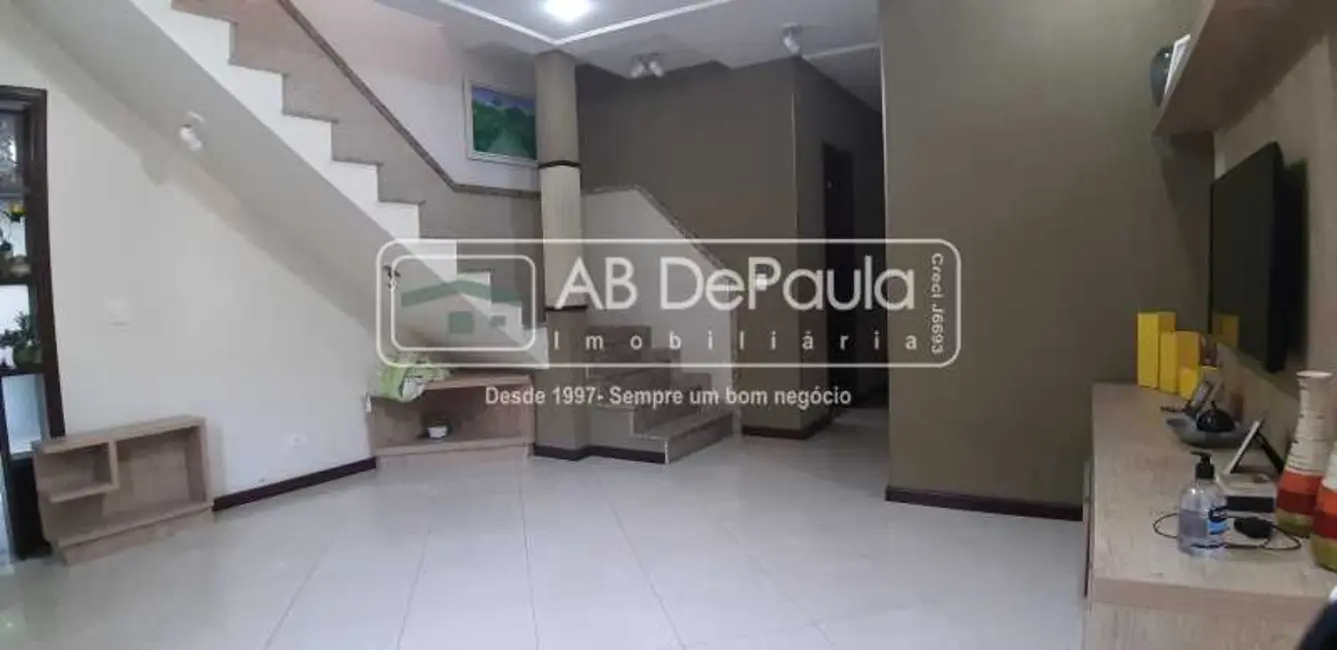 Foto 2 de Casa com 4 quartos à venda, 359m2 em Rio De Janeiro - RJ