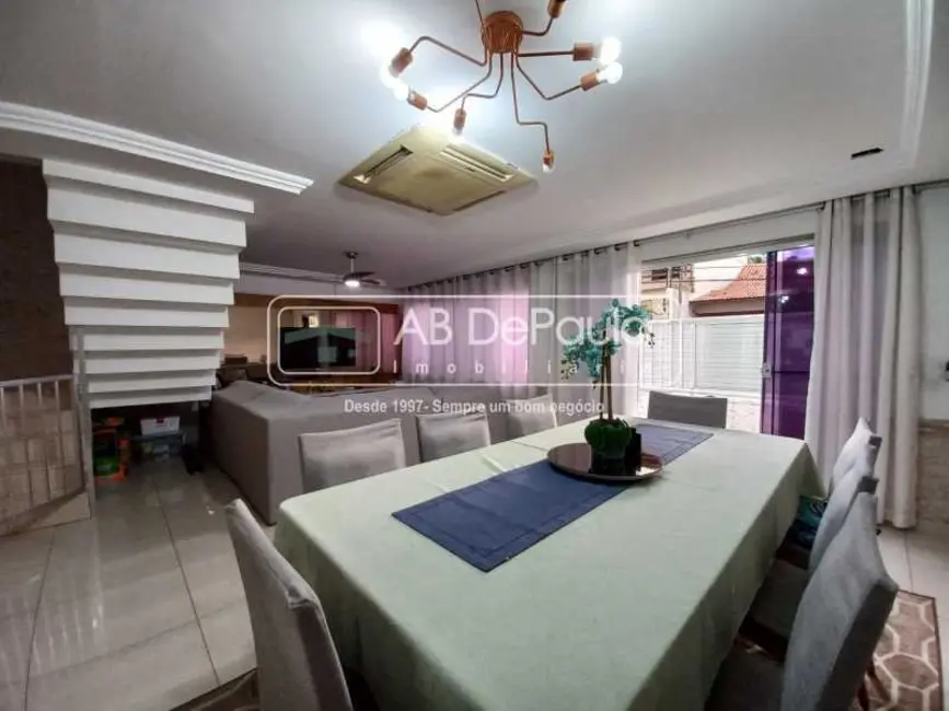 Casa com 4 quartos à venda, 251m2 em Rio De Janeiro - RJ - imagem 5 Foto 5 de Casa com 4 quartos à venda, 251m2 em Rio De Janeiro - RJ