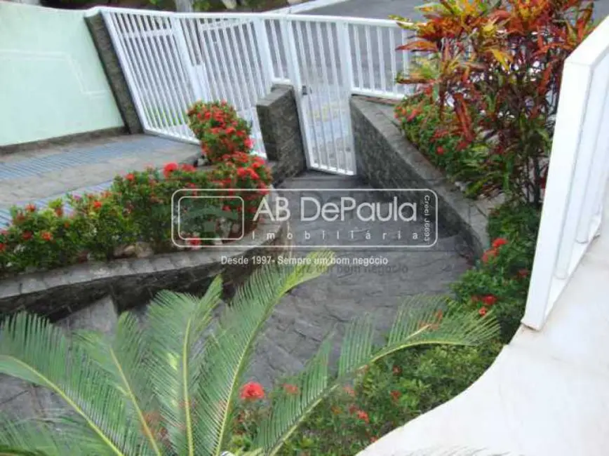 Foto 3 de Casa com 4 quartos à venda, 200m2 em Rio De Janeiro - RJ