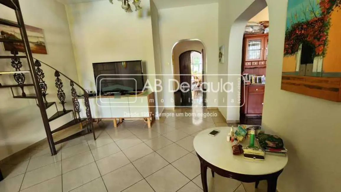 Casa com 4 quartos à venda, 588m2 em Rio De Janeiro - RJ - imagem 3 Foto 3 de Casa com 4 quartos à venda, 588m2 em Rio De Janeiro - RJ