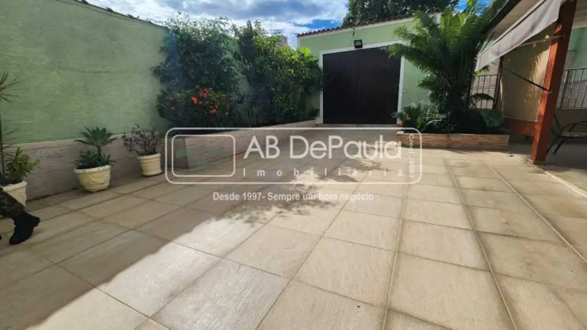 Casa com 4 quartos à venda, 351m2 em Rio De Janeiro - RJ - imagem 7 Foto 7 de Casa com 4 quartos à venda, 351m2 em Rio De Janeiro - RJ