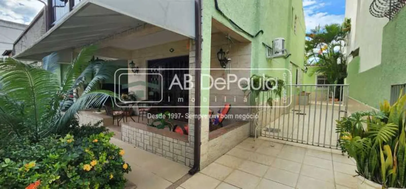 Foto 2 de Casa com 4 quartos à venda, 351m2 em Rio De Janeiro - RJ