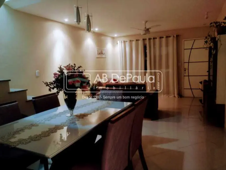 Casa de Condomínio com 3 quartos à venda, 150m2 em Rio De Janeiro - RJ - imagem 2 Foto 2 de Casa de Condomínio com 3 quartos à venda, 150m2 em Rio De Janeiro - RJ