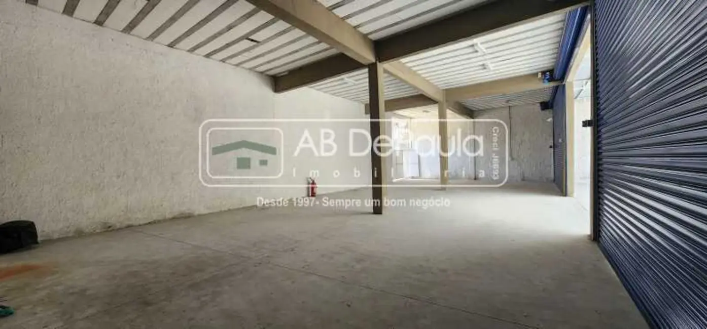 Armazém / Galpão à venda, 400m2 em Rio De Janeiro - RJ - imagem 8 Foto 8 de Armazém / Galpão à venda, 400m2 em Rio De Janeiro - RJ