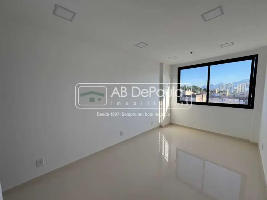 Sala Comercial à venda e para alugar, 26m2 em Rio De Janeiro - RJ - imagem 3 Foto 3 de Sala Comercial à venda e para alugar, 26m2 em Rio De Janeiro - RJ