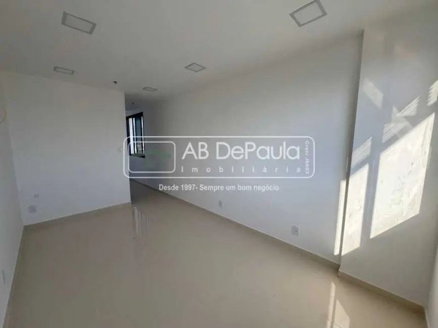 Sala Comercial à venda e para alugar, 26m2 em Rio De Janeiro - RJ - imagem 2 Foto 2 de Sala Comercial à venda e para alugar, 26m2 em Rio De Janeiro - RJ