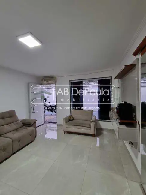 Foto 3 de Casa com 2 quartos à venda, 120m2 em Rio De Janeiro - RJ