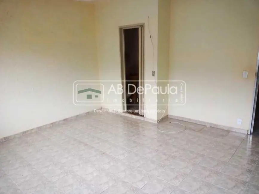 Foto 2 de Casa com 2 quartos à venda, 190m2 em Rio De Janeiro - RJ