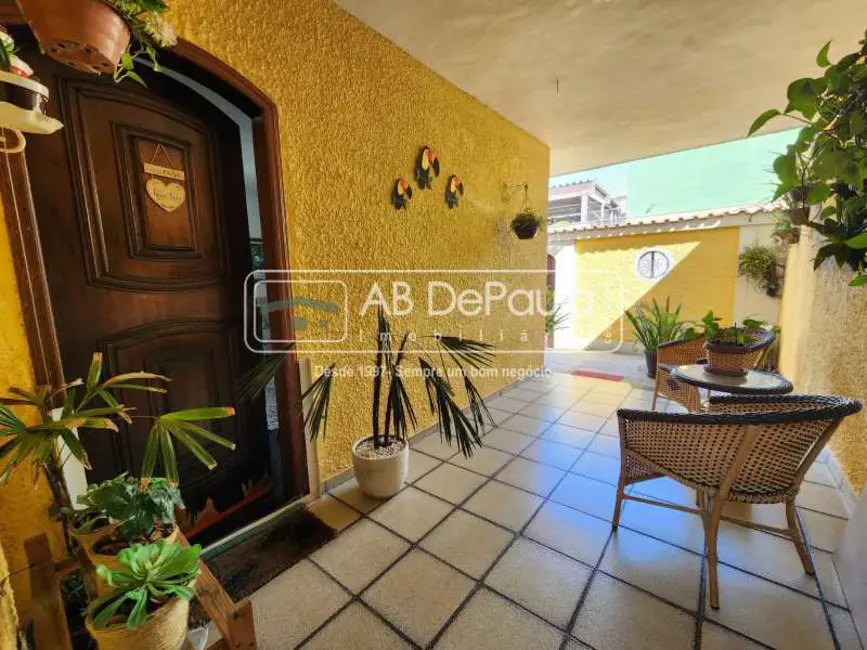 Casa com 3 quartos à venda, 290m2 em Rio De Janeiro - RJ - imagem 1 Foto 1 de Casa com 3 quartos à venda, 290m2 em Rio De Janeiro - RJ