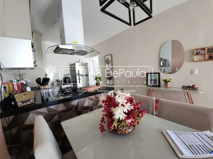 Casa com 2 quartos à venda, 100m2 em Rio De Janeiro - RJ - imagem 3 Foto 3 de Casa com 2 quartos à venda, 100m2 em Rio De Janeiro - RJ