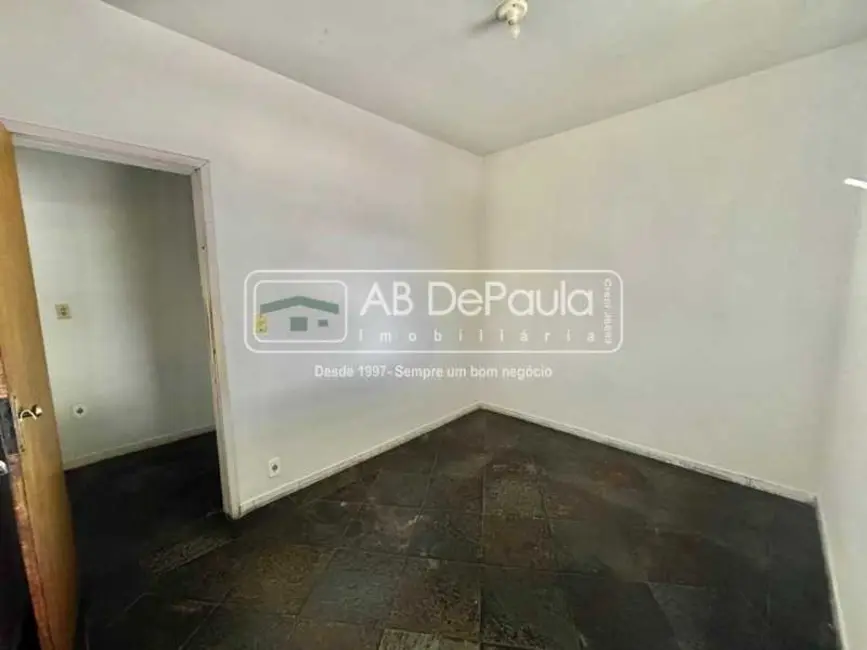 Foto 2 de Apartamento com 2 quartos para alugar em Rio De Janeiro - RJ