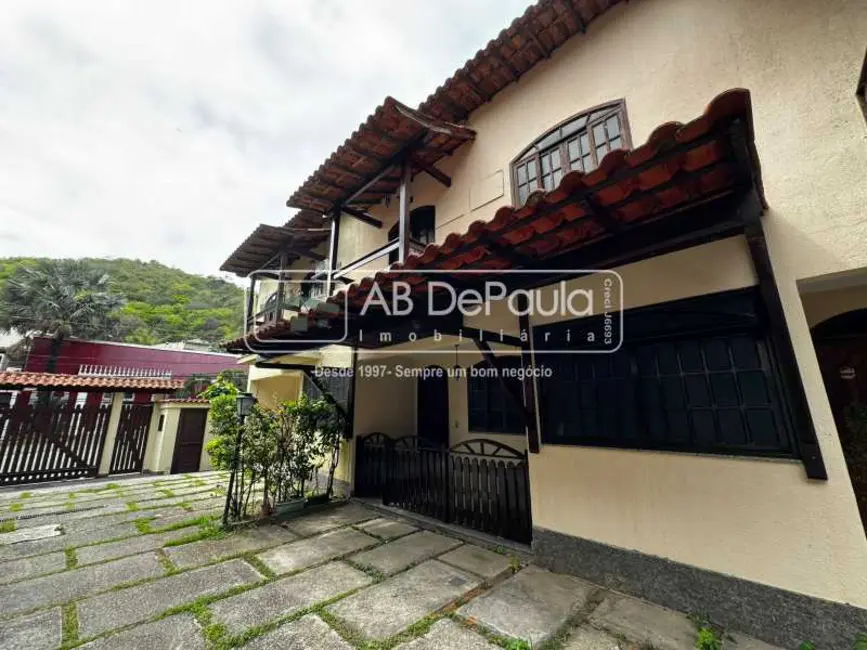 Foto 1 de Casa de Vila com 2 quartos para alugar, 69m2 em Rio De Janeiro - RJ