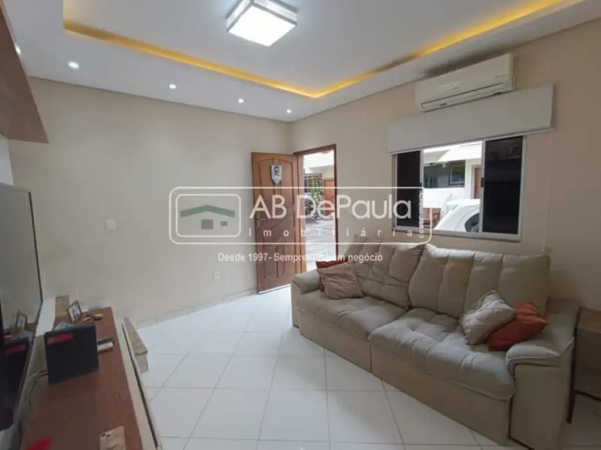 Casa com 2 quartos à venda, 64m2 em Rio De Janeiro - RJ - imagem 2 Foto 2 de Casa com 2 quartos à venda, 64m2 em Rio De Janeiro - RJ