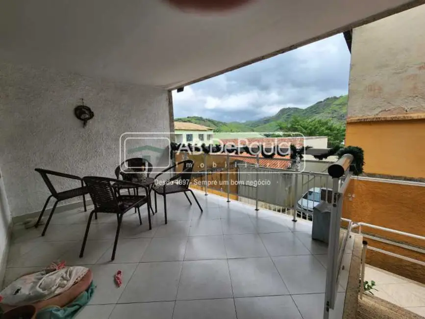 Casa com 3 quartos à venda, 160m2 em Rio De Janeiro - RJ - imagem 4 Foto 4 de Casa com 3 quartos à venda, 160m2 em Rio De Janeiro - RJ