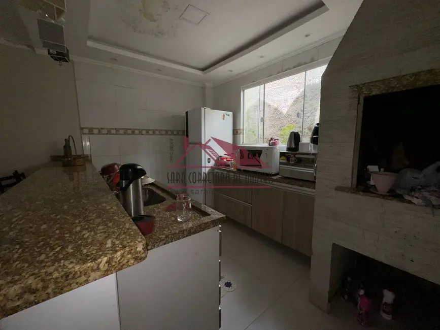 Foto 2 de Casa com 2 quartos à venda, 140m2 em Embu, Colombo - PR
