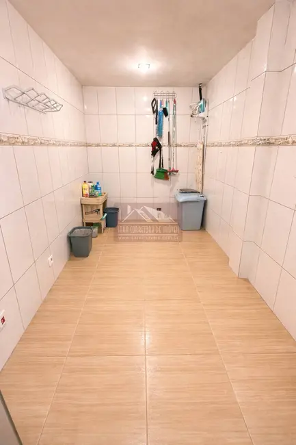 Casa com 3 quartos à venda, 200m2 em Jardim Amélia, Pinhais - PR - imagem 2 Foto 2 de Casa com 3 quartos à venda, 200m2 em Jardim Amélia, Pinhais - PR