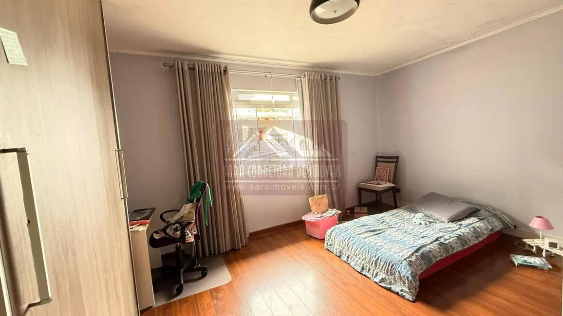 Casa com 3 quartos à venda, 200m2 em Jardim Amélia, Pinhais - PR - imagem 3 Foto 3 de Casa com 3 quartos à venda, 200m2 em Jardim Amélia, Pinhais - PR