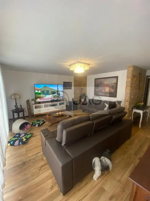 Casa com 3 quartos à venda, 208m2 em Jardim Botânico, Curitiba - PR - imagem 4 Foto 4 de Casa com 3 quartos à venda, 208m2 em Jardim Botânico, Curitiba - PR