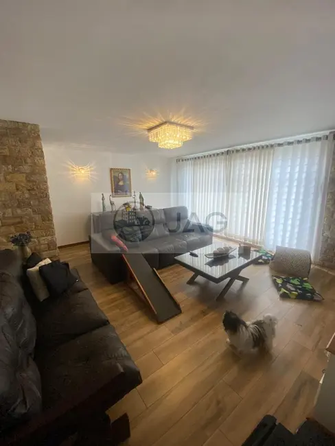 Casa com 3 quartos à venda, 208m2 em Jardim Botânico, Curitiba - PR - imagem 5 Foto 5 de Casa com 3 quartos à venda, 208m2 em Jardim Botânico, Curitiba - PR