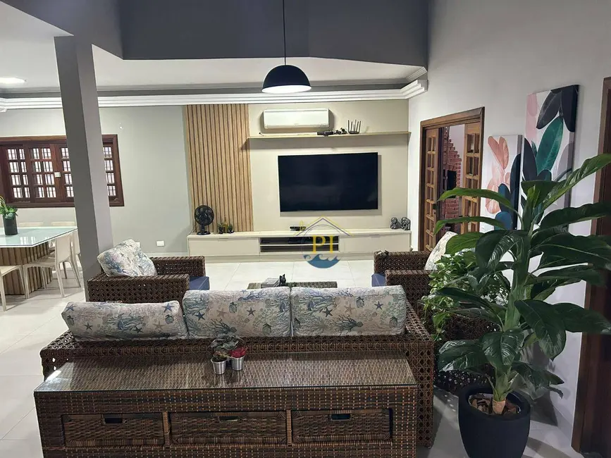 Casa com 3 quartos à venda, 360m2 em Canto do Forte, Praia Grande - SP - imagem 3 Foto 3 de Casa com 3 quartos à venda, 360m2 em Canto do Forte, Praia Grande - SP