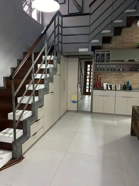 Casa com 3 quartos à venda, 360m2 em Canto do Forte, Praia Grande - SP - imagem 6 Foto 6 de Casa com 3 quartos à venda, 360m2 em Canto do Forte, Praia Grande - SP