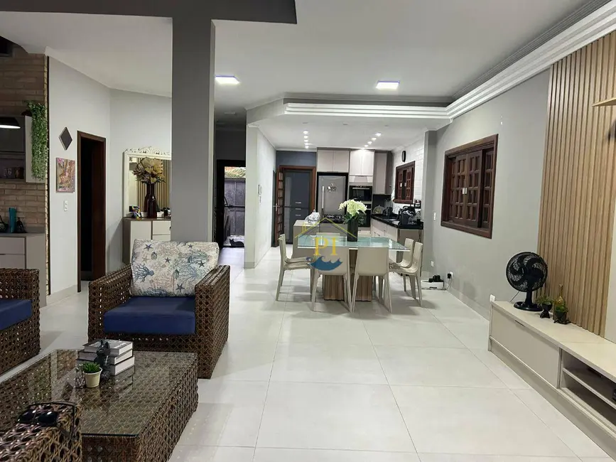 Casa com 3 quartos à venda, 360m2 em Canto do Forte, Praia Grande - SP - imagem 1 Foto 1 de Casa com 3 quartos à venda, 360m2 em Canto do Forte, Praia Grande - SP