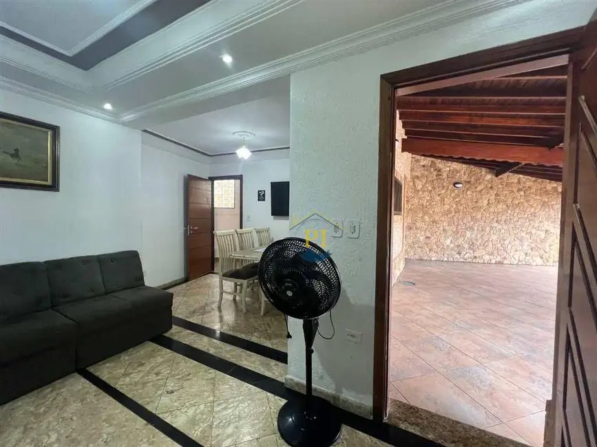 Casa com 3 quartos à venda, 450m2 em Praia Grande - SP - imagem 5 Foto 5 de Casa com 3 quartos à venda, 450m2 em Praia Grande - SP