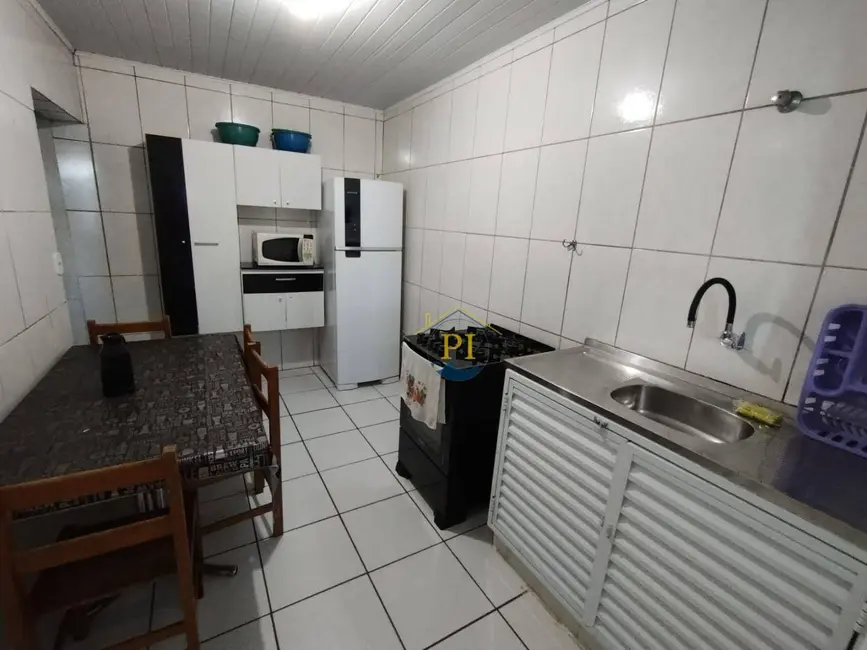 Foto 2 de Casa com 2 quartos à venda, 250m2 em Maracanã, Praia Grande - SP