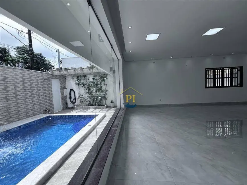 Casa com 3 quartos à venda, 348m2 em Canto do Forte, Praia Grande - SP - imagem 9 Foto 9 de Casa com 3 quartos à venda, 348m2 em Canto do Forte, Praia Grande - SP