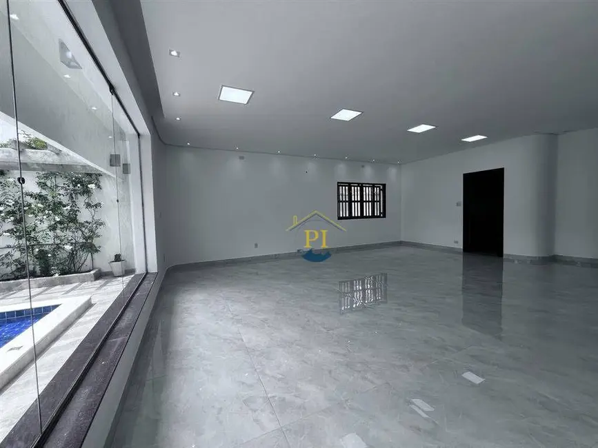 Casa com 3 quartos à venda, 348m2 em Canto do Forte, Praia Grande - SP - imagem 4 Foto 4 de Casa com 3 quartos à venda, 348m2 em Canto do Forte, Praia Grande - SP