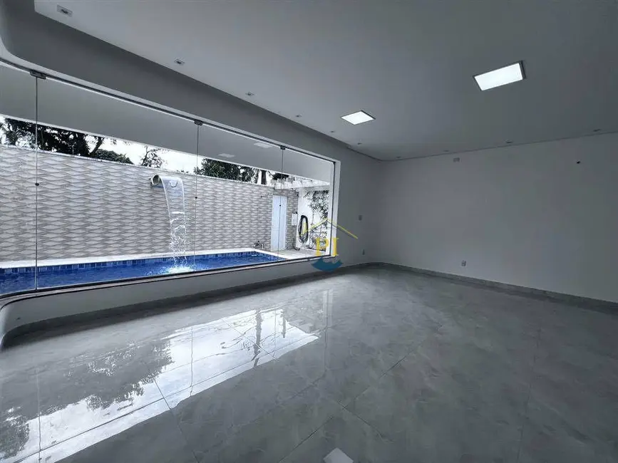 Casa com 3 quartos à venda, 348m2 em Canto do Forte, Praia Grande - SP - imagem 3 Foto 3 de Casa com 3 quartos à venda, 348m2 em Canto do Forte, Praia Grande - SP