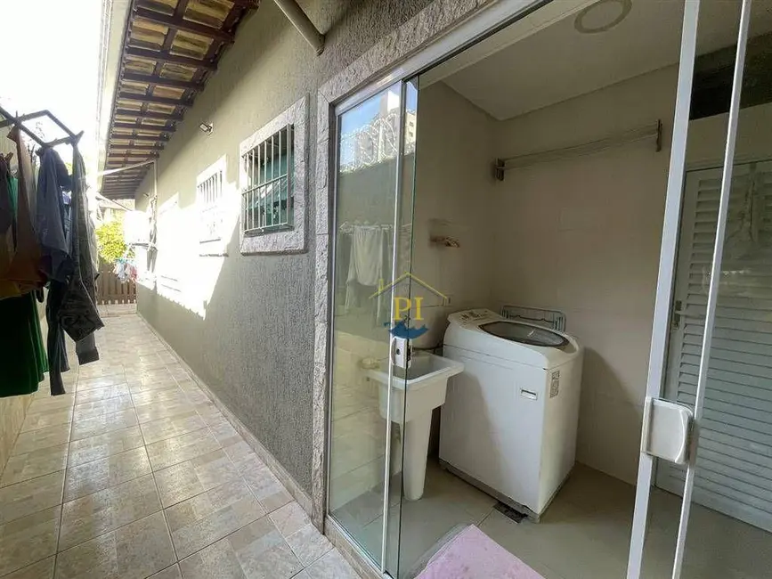 Foto 8 de Casa com 4 quartos à venda, 354m2 em Praia Grande - SP