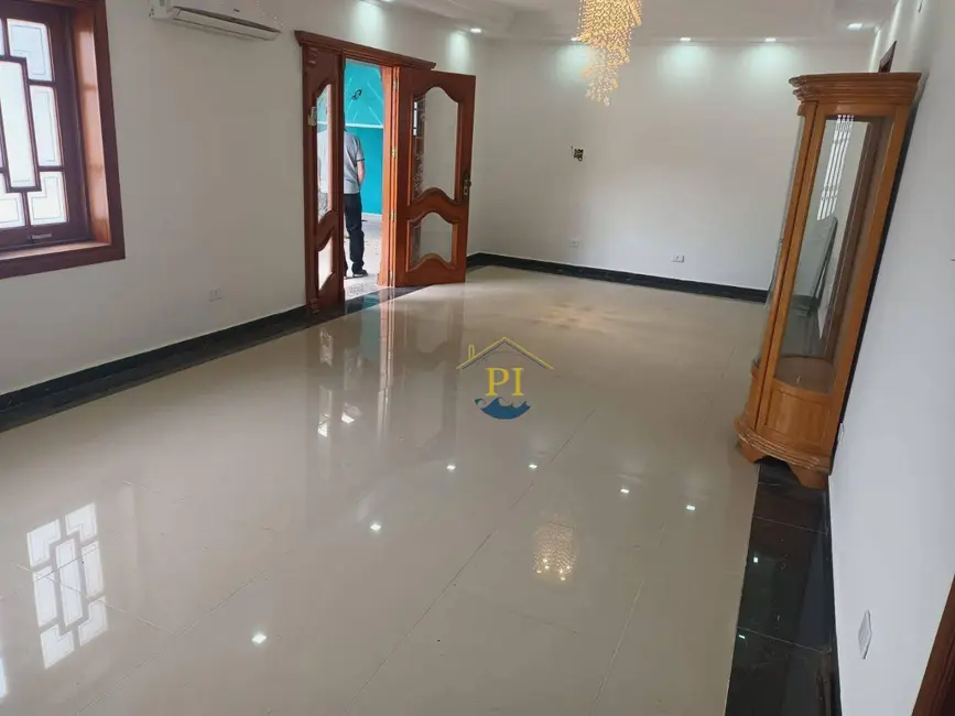 Foto 2 de Casa com 3 quartos à venda e para alugar, 250m2 em Canto do Forte, Praia Grande - SP